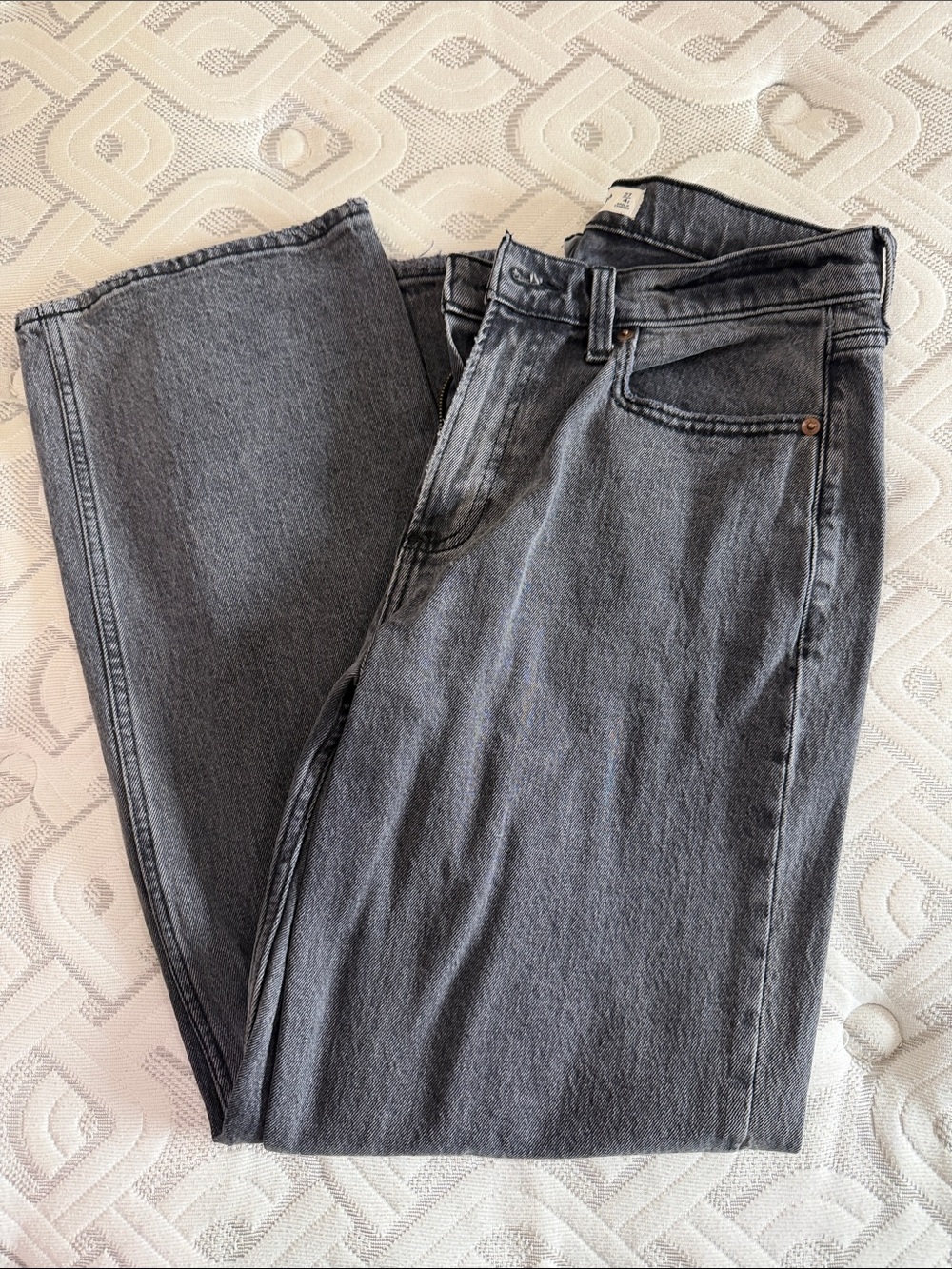 Abercrombie Low Rise Baggy Grey Jean Size 27 Curve love short